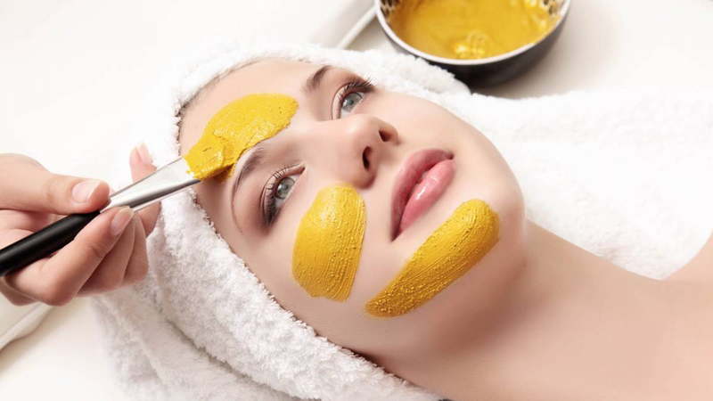 đắp mặt nạ tinh bột nghệ chống lão hoá