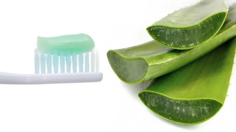 rửa mặt bằng kem đánh răng tốt không