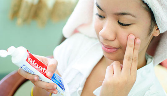 rửa mặt kem đánh răng như thế nào