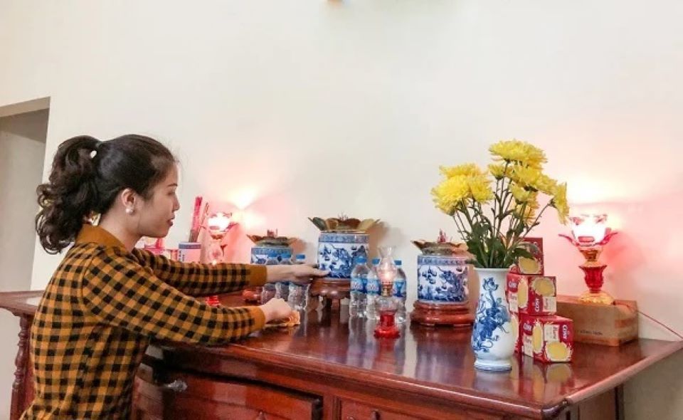 nước lau bàn thờ